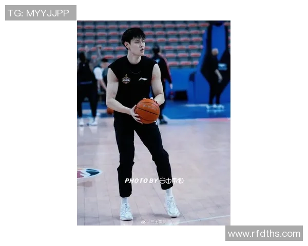 曾凡博的篮球之路：从青涩少年到职业球员的成长历程与挑战