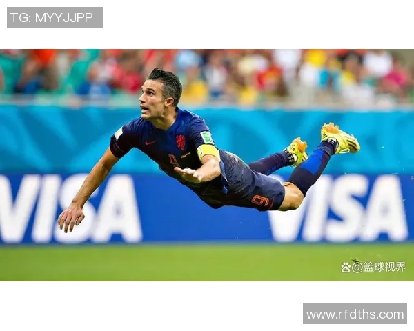 范佩西与梅西的巅峰对决谁能在足球历史上留下更深刻的印记